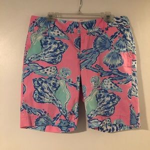 Lilly Pulitzer Chipper shorts size 12, Bermuda, Barefoot, princess print.  EUC